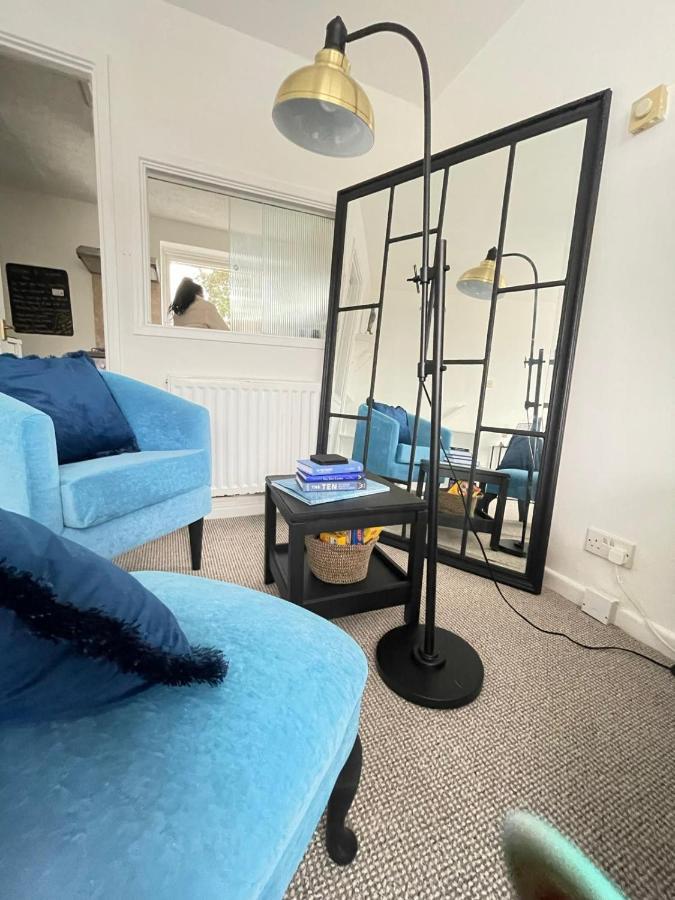 Lovely 1 Bed Home Near Hospital, With Parking & Garden Work Contractor Leisure, Sapphire CBG Eksteriør bilde