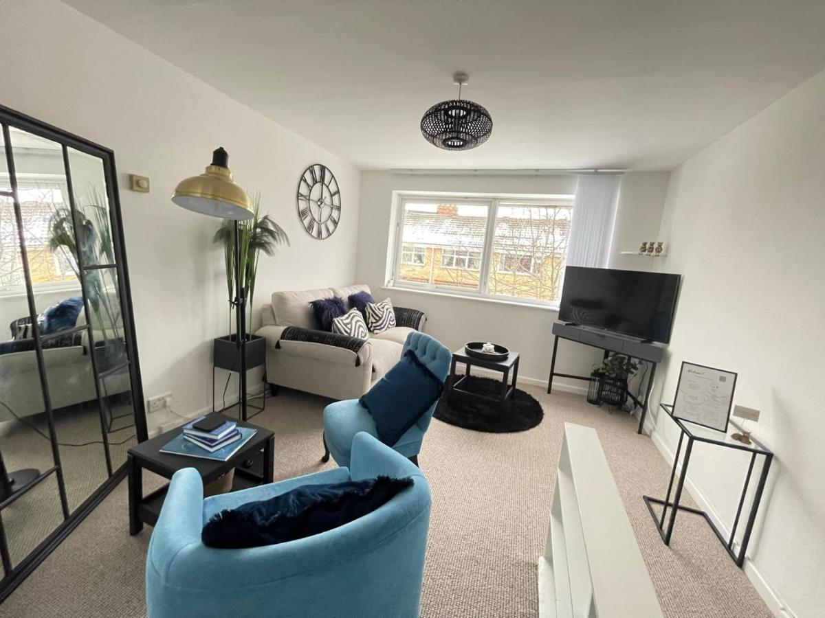 Lovely 1 Bed Home Near Hospital, With Parking & Garden Work Contractor Leisure, Sapphire CBG Eksteriør bilde