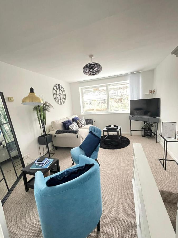 Lovely 1 Bed Home Near Hospital, With Parking & Garden Work Contractor Leisure, Sapphire CBG Eksteriør bilde