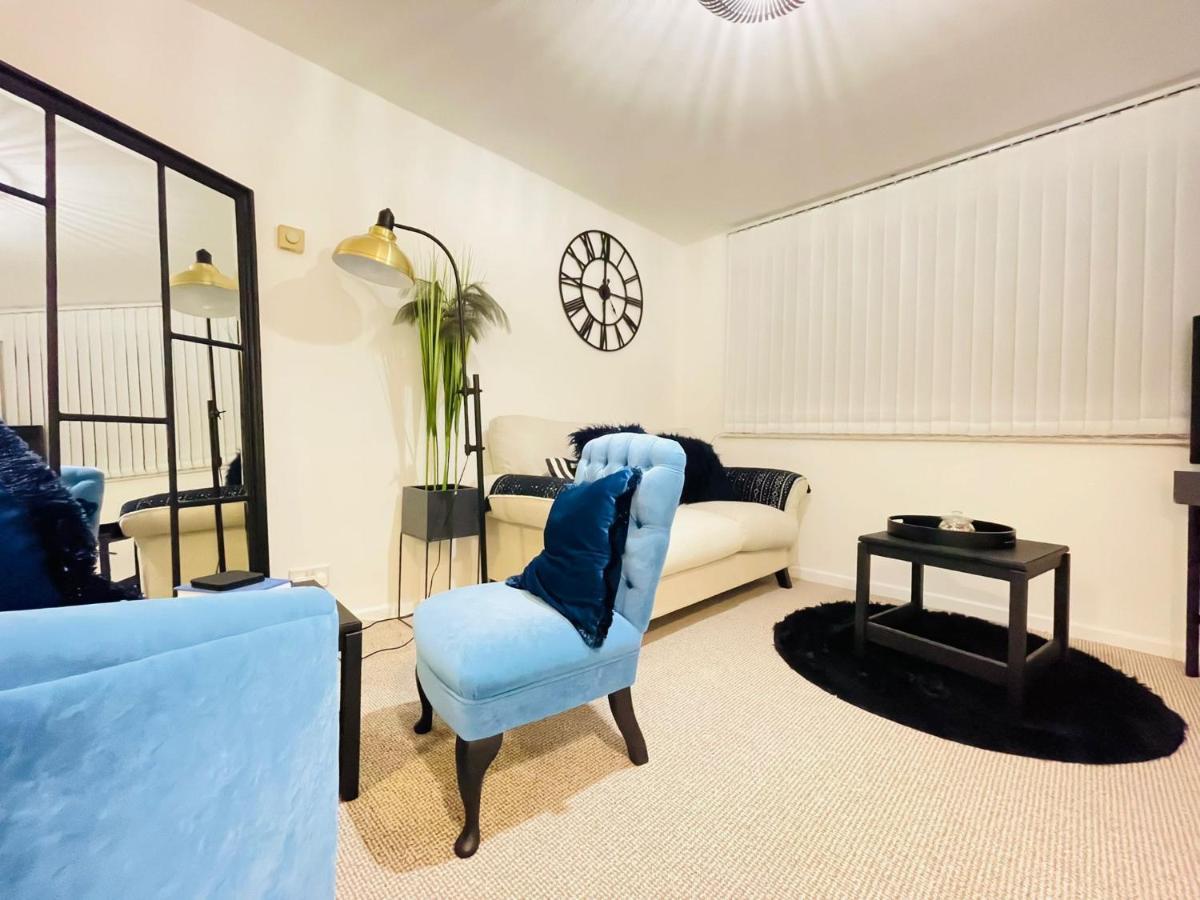 Lovely 1 Bed Home Near Hospital, With Parking & Garden Work Contractor Leisure, Sapphire CBG Eksteriør bilde