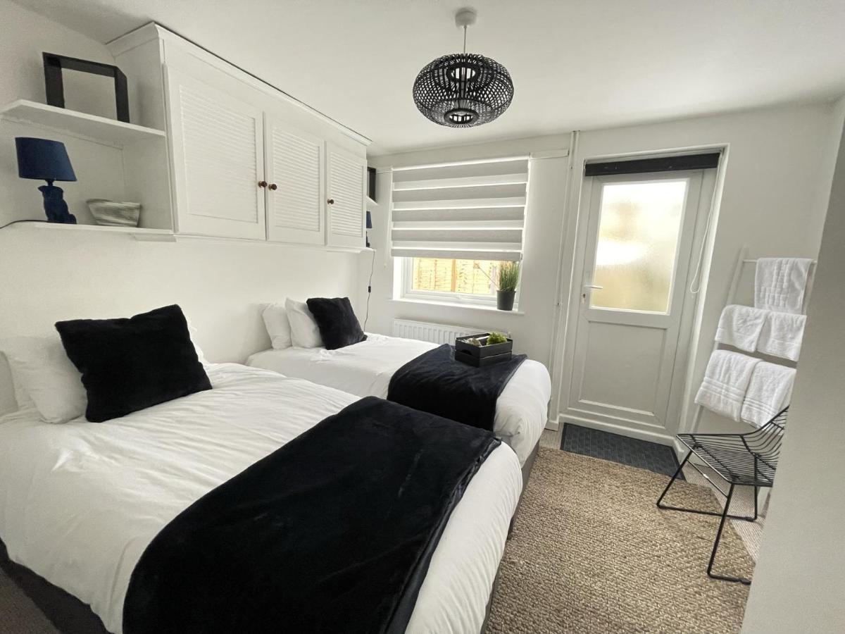 Lovely 1 Bed Home Near Hospital, With Parking & Garden Work Contractor Leisure, Sapphire CBG Eksteriør bilde