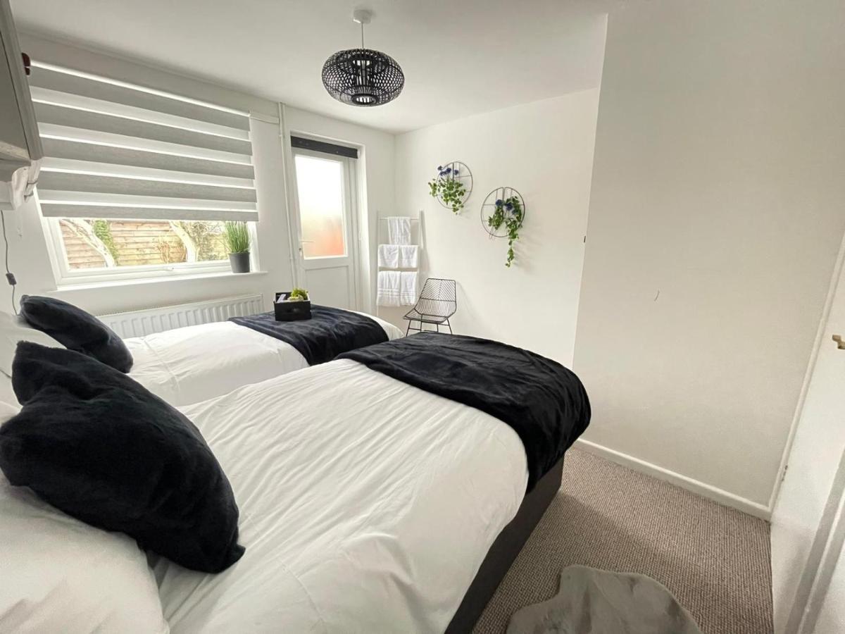 Lovely 1 Bed Home Near Hospital, With Parking & Garden Work Contractor Leisure, Sapphire CBG Eksteriør bilde