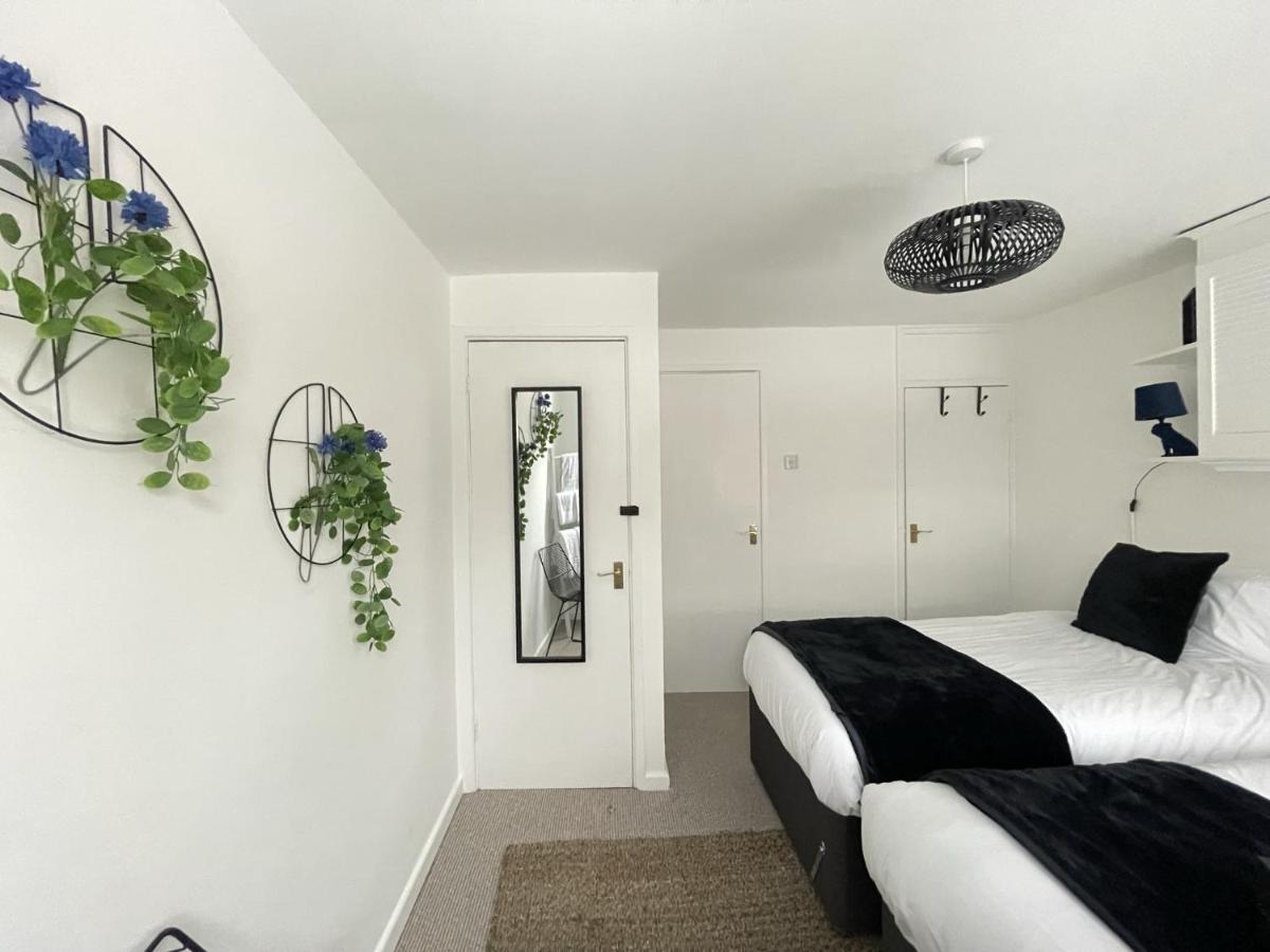 Lovely 1 Bed Home Near Hospital, With Parking & Garden Work Contractor Leisure, Sapphire CBG Eksteriør bilde