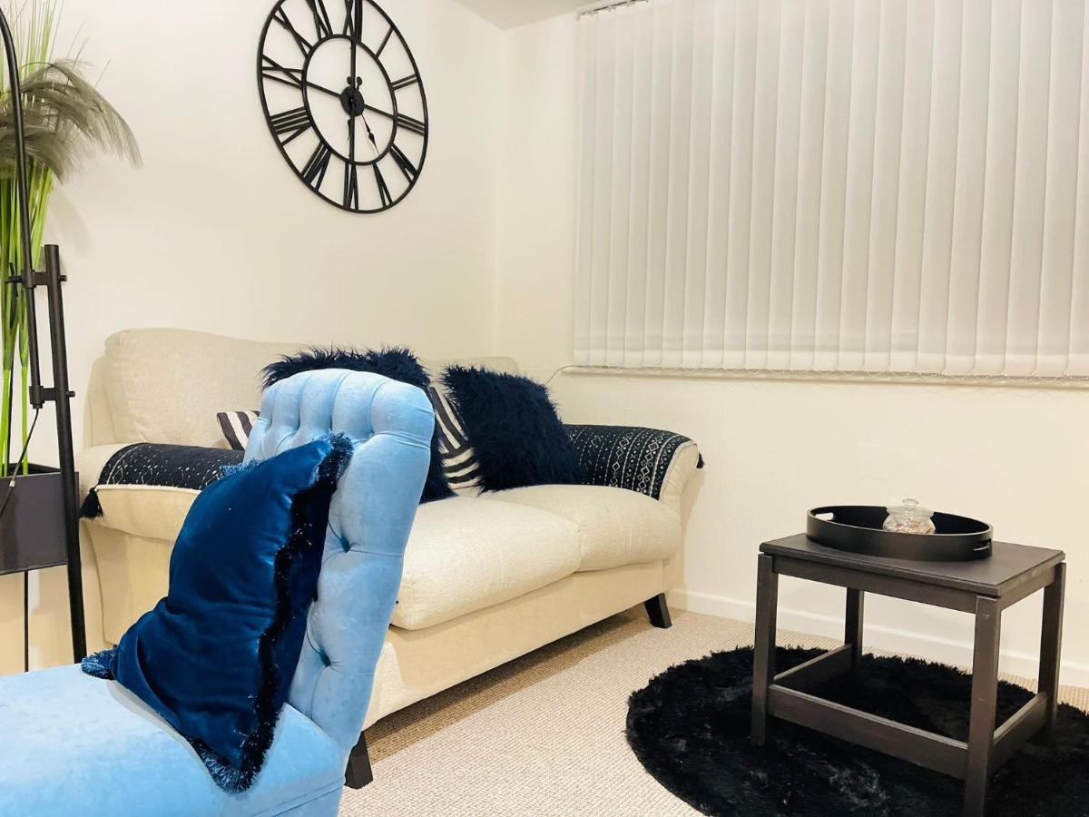 Lovely 1 Bed Home Near Hospital, With Parking & Garden Work Contractor Leisure, Sapphire CBG Eksteriør bilde