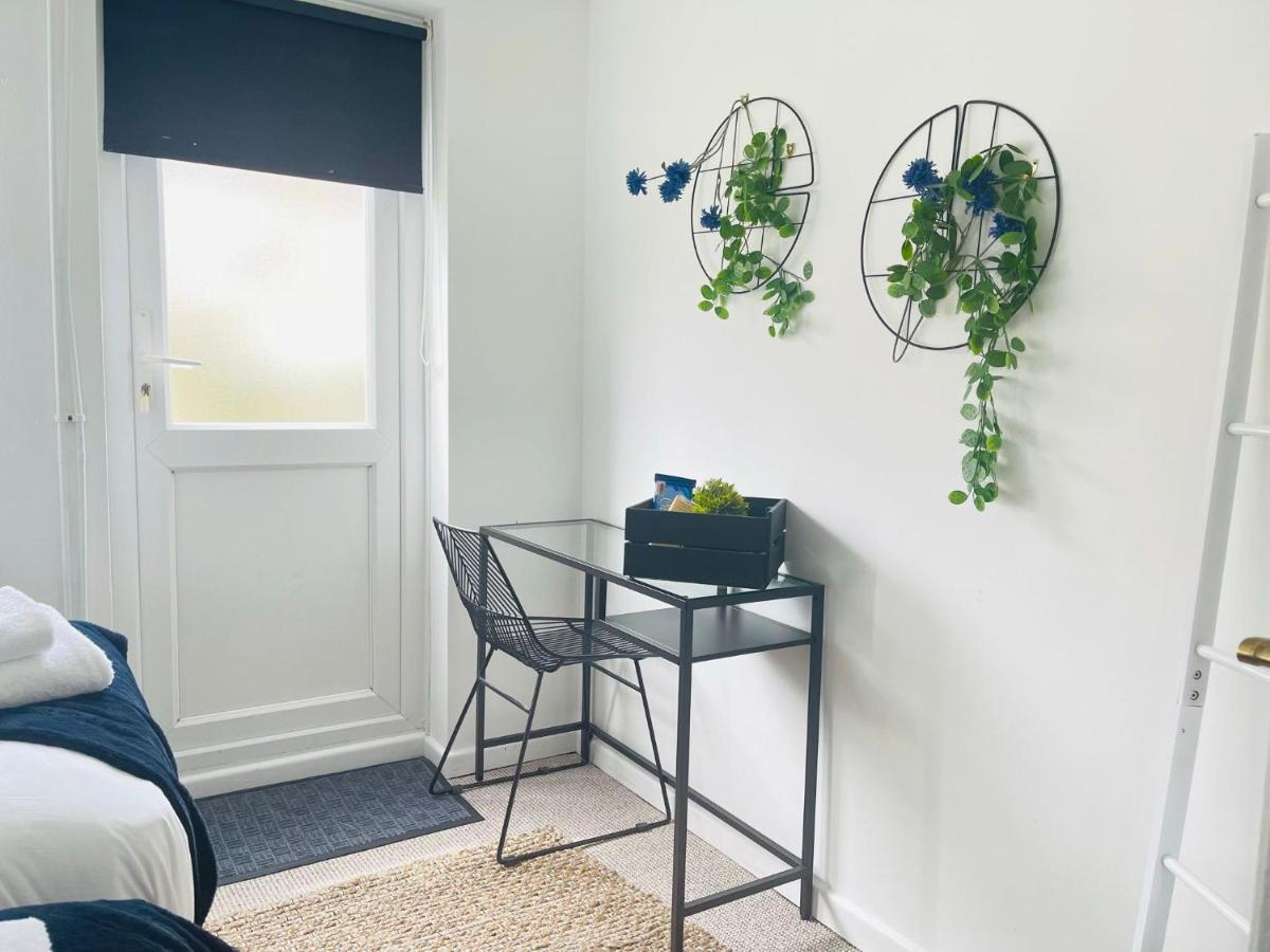 Lovely 1 Bed Home Near Hospital, With Parking & Garden Work Contractor Leisure, Sapphire CBG Eksteriør bilde