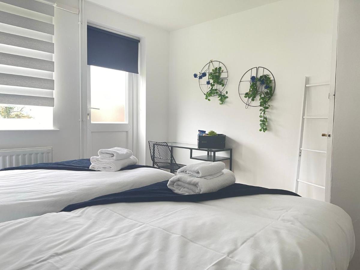 Lovely 1 Bed Home Near Hospital, With Parking & Garden Work Contractor Leisure, Sapphire CBG Eksteriør bilde